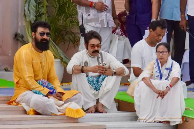 दीघा के मंदिर में ममता बनर्जी 