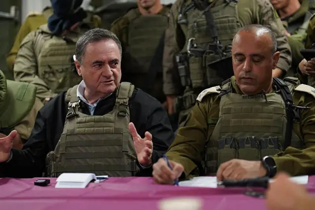 Министр обороны Израиля Исраэль Кац 12 апреля посетил позиции ЦАХАЛ в южном Ливане.