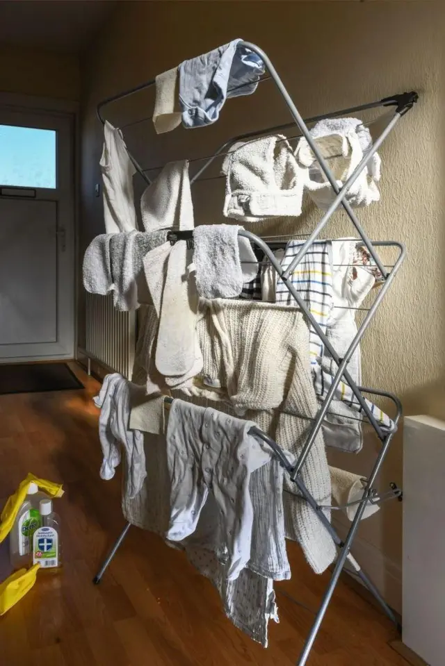 कपडाहरू सुकाइएको ठाउँ