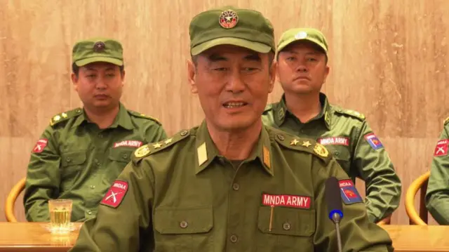 ကိုးကန့်ခေါင်းဆောင် ဖုန်ကြားရှင်ရဲ့သား ဖုန်တာရွှင်ဟာ မြန်မာနိုင်ငံသားကတ်ရော တရုတ်နိုင်ငံသားကတ်ပါ ကိုင်ဆောင်ထားသူဖြစ်ပါတယ်။