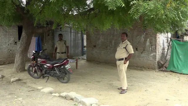 బాధితురాలి ఇంటి వద్ద పోలీసుల కాపలా