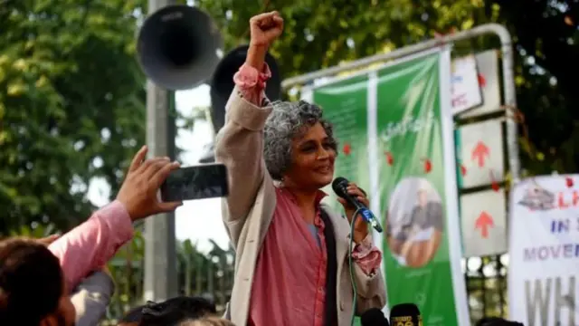 అరుంధతి రాయ్