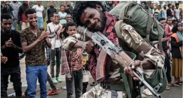 Ciidamada TPLF ayaa u muuqda ku dhiirran