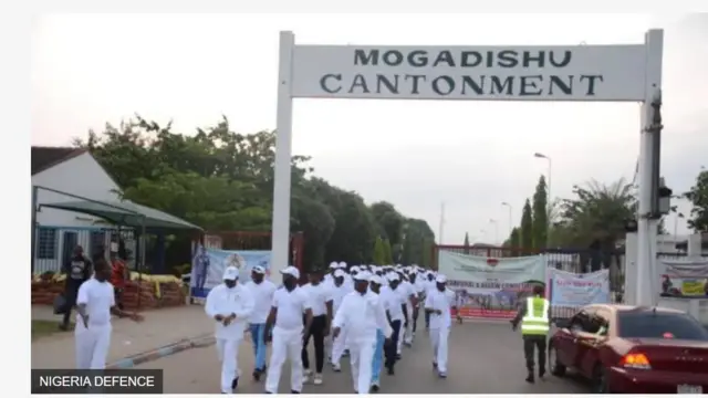 Aworan Bareke Mogadishu ati awọn to n yan bii ologun niwaju rẹ