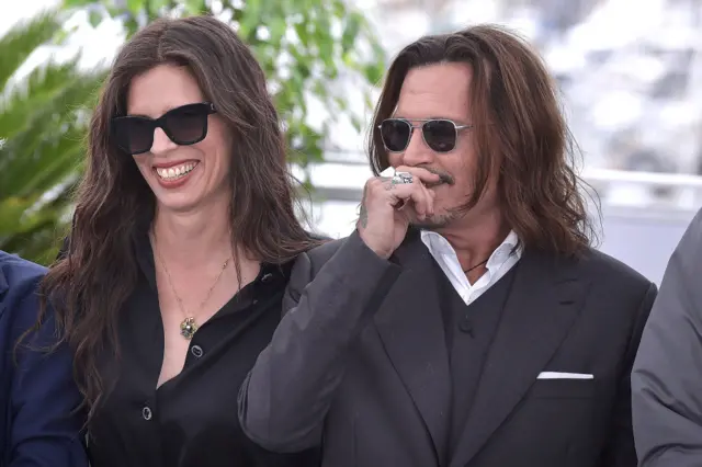 Режисерка фільму "Жанна Дюбарі" Майвенн та Джонні Депп, який зіграв у ньому короля Людовіка