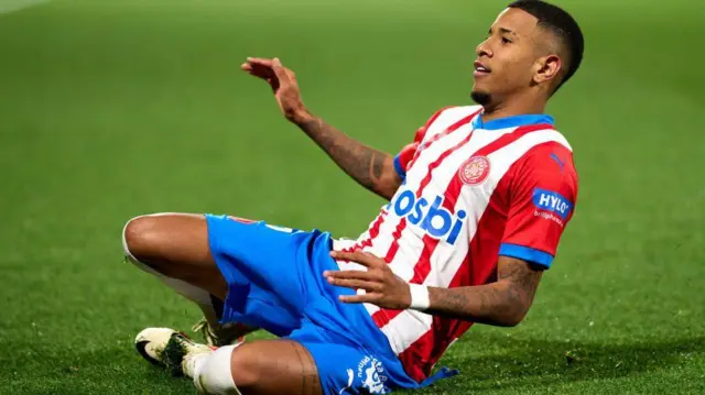 ساویو از زمان امضای قرارداد با جیرونا، مورد توجه رئال مادرید و منچسترسیتی قرار گرفته است