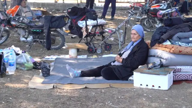 خلک له خپلو کورونو تښتي او په غرونو کې ژوند کوي.