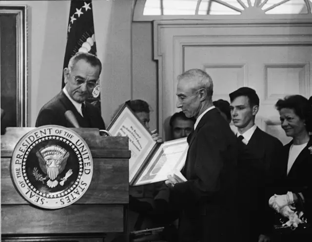 ઓપનહાઇમર અને ઇતિહાસ