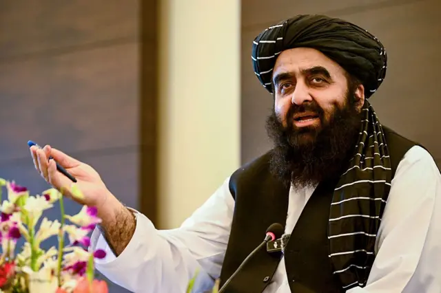 இன்று டெல்லியில் மீண்டும் செய்தியாளர்களை சந்தித்தார் அமிர்கான் முத்தக்கி.