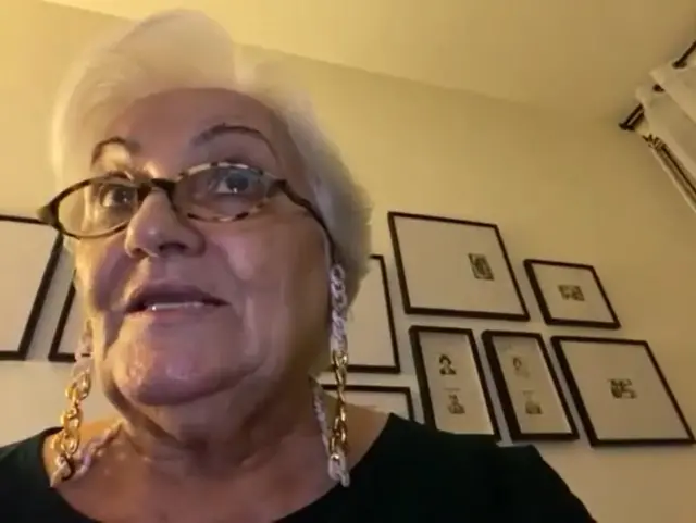 Maria Ladi durante entrevista por videochamada