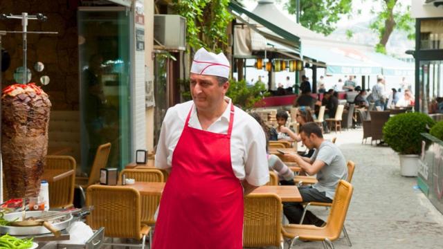 小飯館和咖啡館也出售這種受人歡迎的小吃