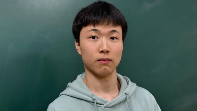 19 वर्षीय ह्वांग ह्यून-मिन इस वर्ष सुनेउंग परीक्षा दे रही हैं. 