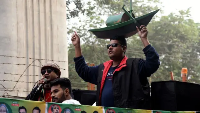 আওয়ামী লীগের একজন সমর্থক। 