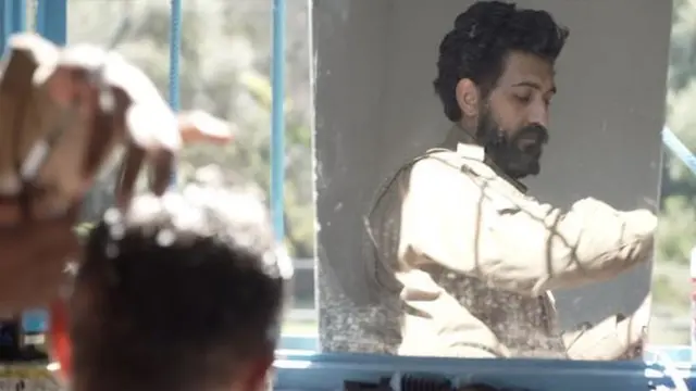 Парикмахер Арут стрижет не только жителей своего поселка, но и ездит в другие села и города