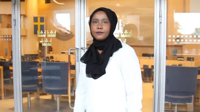 Xildhibaan Layla Cali Cilmi oo ku sugan aqalka baarlamanka Sweden.
