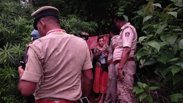 நினா குடினா என்ற ரஷ்யப் பெண்ணும் அவரது குழந்தைகள் பிரேமா (6) மற்றும் அமா (4) ஆகியோரும் இருந்தனர்.