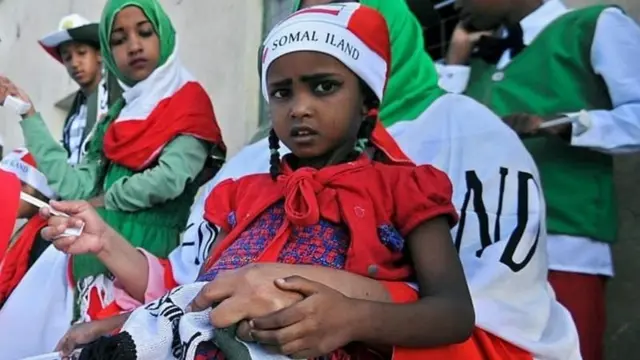 Tangu kutangaza uhuru wake kutoka Somalia haijatambuliwa kimataifa lakini inafanya kazi kama taifa - na pasi yake, sarafu, bendera, serikali na jeshi.