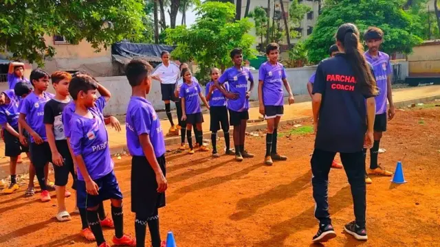 परचम संस्थेचे स्वयंसेवक