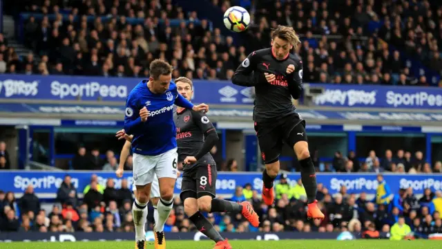 أوزيل يسجل الهدف الثاني لأرسنال