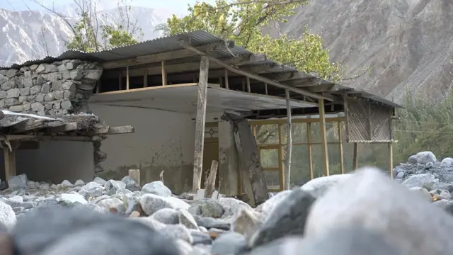 شیر قلعہ میں تباہ شدہ ایک گھر