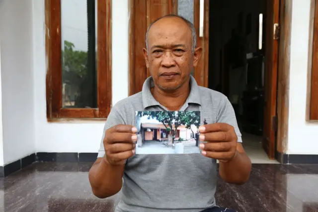 Suri Wahono dan foto rumah lamanya