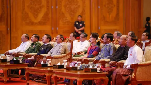 အစိုးရနဲ့ တပ်ခေါင်းဆောင်တွေ ဆွေးနွေး