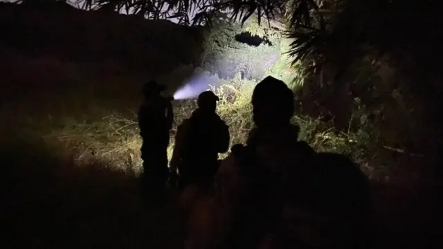 ชุด ชรบ. ขณะลาดตระเวน