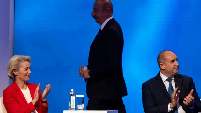 Ekspert hesab edir ki, təkcə demokratiyalar diktaturalara təsir etmir, bunun əksi də ola bilir