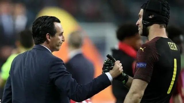 Unai Emery na kipa Peter Cech