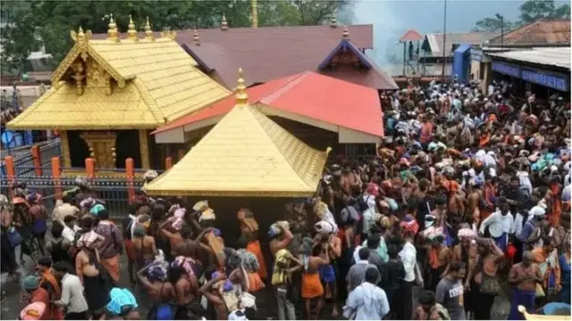 સુપ્રીમ કોર્ટે કેરળના સબરીમાલા મંદિરમાં પિરિયડ્સમાં થતી ઉંમરની મહિલાઓ અને છોકરીઓ મંદિરમાં પ્રવેશબંધી હટાવી હતી