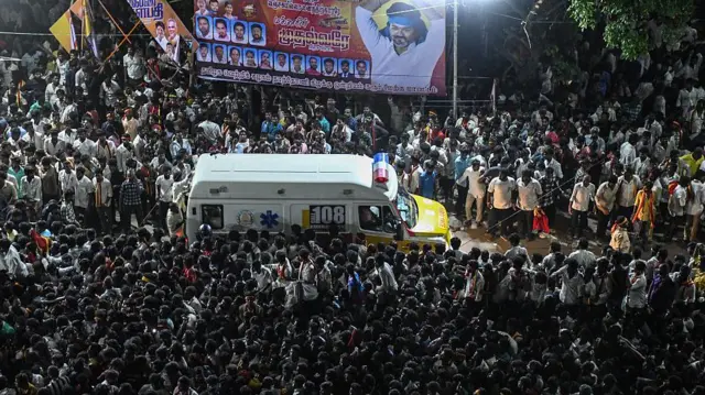 விஜயைத்தான் பொறுப்பானவராக வழக்கில் கொண்டு வந்திருக்க வேண்டும்" என்கிறார் ரவிக்குமார்.