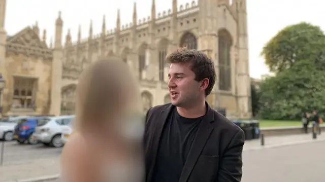 Suuraa kana Aleeksi Woolf waliin kaate ture