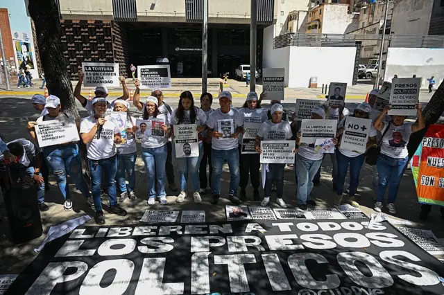 Una protesta de familiares de presos frente a la sede principal de la Fiscalía venezolana en Caracas.