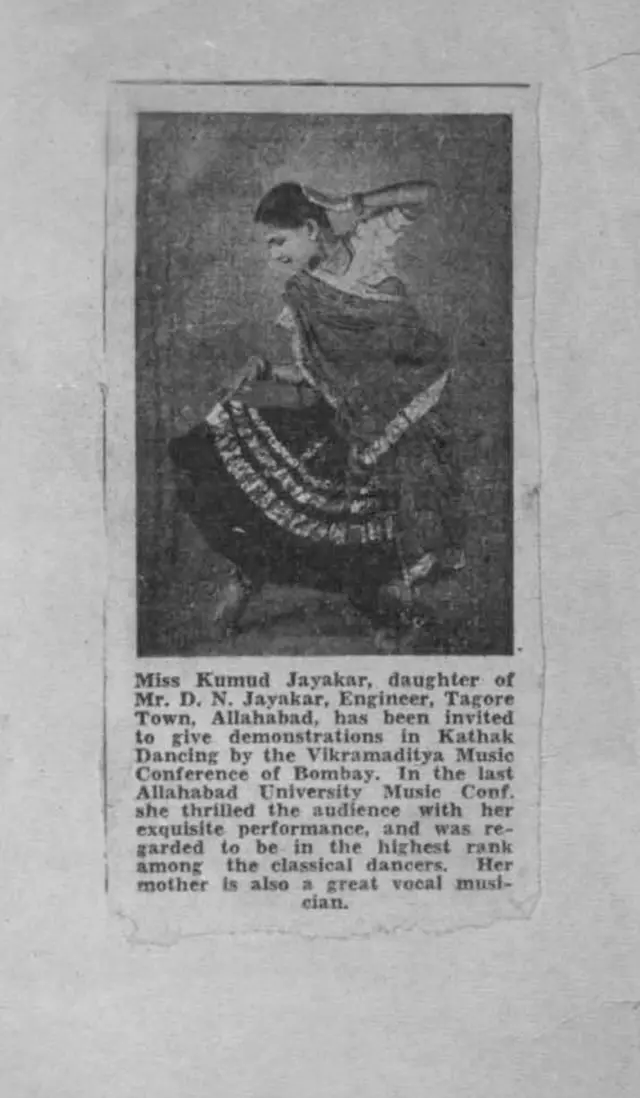 સોશિયલ મીડિયામાં હાલમાં પશ્ચિમ બંગાળનો એક વીડિયો વાઇરલ થઈ રહ્યો છે, તેમાં એક શખ્સ ગાદલું પાથરેલા એક પલંગમાં જોવા મળે છે. મજાની વાત એ છે કે તે કોઈ ગાડીની જેમ રસ્તા પર દોડી રહ્યો હતો, શું છે એ પલંગની ખાસિયત અને શા માટે પોલીસ આવી?