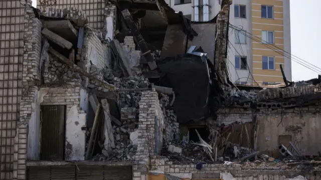 مبنى سكني مدمر