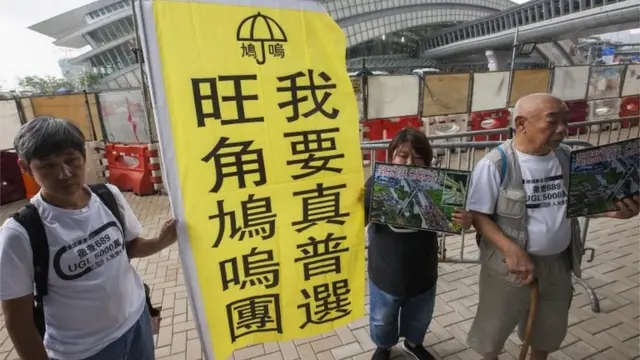 ဟောင်ကောင် ဘူတာ ပြင်ပမှာ အမြန်ရထားလမ်းဖွင့်လိုက်တာဟာ ဟောင်ကောင်ရဲ့ တရားဥပဒေ စိုးမိုးရေးကို အဆုံးသတ်စေတယ်