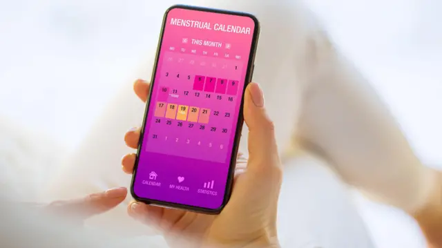 صفحه موبایل که یک برنامه ترک کردن پریود را نشان می‌دهد