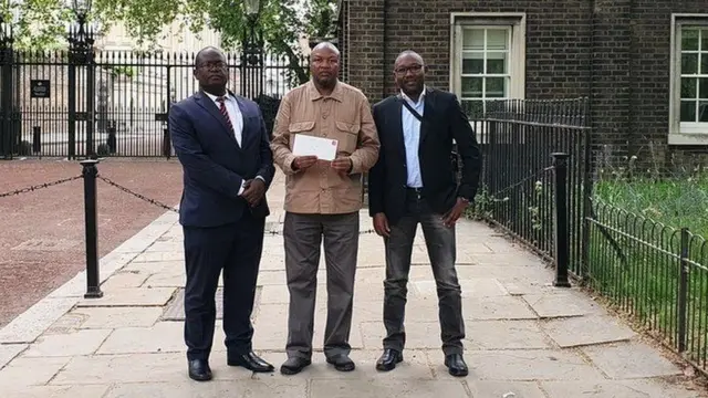 Abashaka kwitwara bavuga ko bamaze imyaka bashaka kurangiza ico kibazo na reta y'Ubwongereza harimwo no kugira urugendo i Londres (Kw'ifoto)