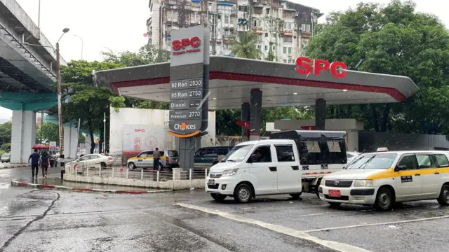 ရန်ကုန်မြို့က စက်သုံးဆီဆိုင်တစ်ဆိုင်