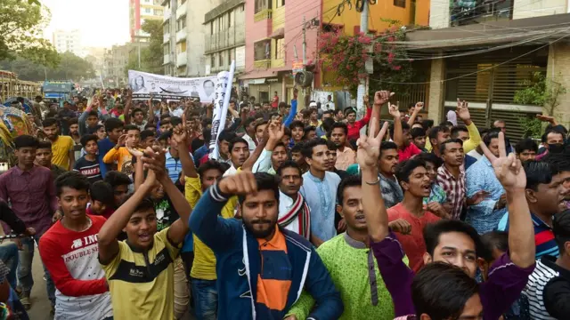 ক্ষমতাসীন দল আওয়ামী লীগের নির্বাচনী মিছিল