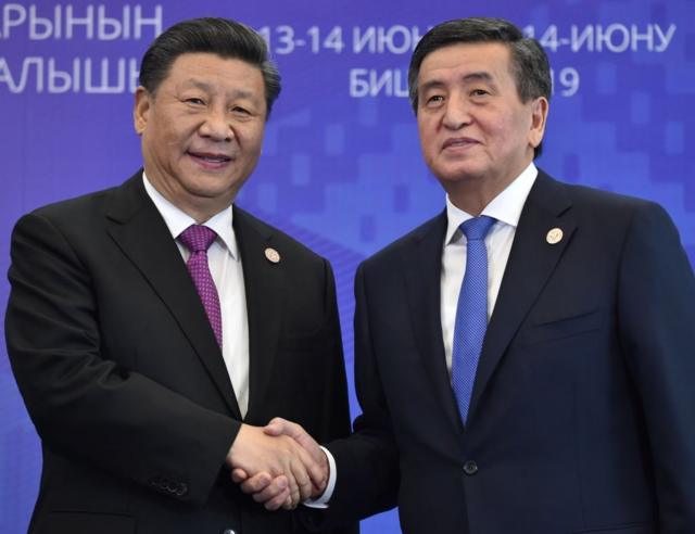 中国主席习近平2019年6月访问吉尔吉斯斯坦，会见总统索隆拜·热恩别科夫。