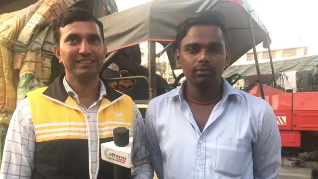 हरियाणा उत्सव के अनिल खत्री (बाएं)