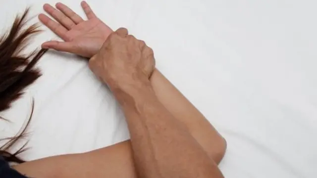 મહિલાના હાથની તસવીર