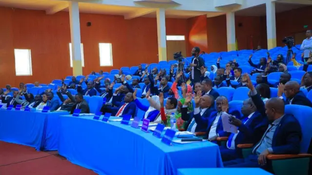 የቤኒሻንጉል ጉሙዝ ክልል ምክር ቤት አባላት እጃቸውን አውጥተው 