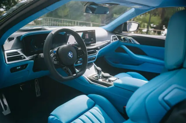 اتاق ماشین شبیه بامو M4، اما لوکستر است