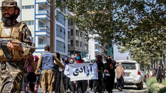 Mayakan taliban sun rika harbin iska domin tarwatsa mata masu znga-zanga