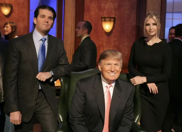 Трамп кызы Иванка жана уулу Дональд Трамп менен