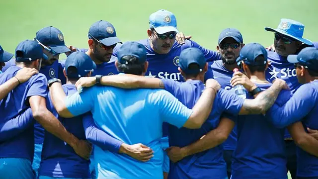 रवि शास्त्री और खिलाड़ी