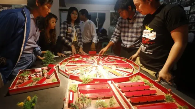 ၈လေးလုံး