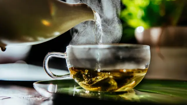 এন্টিঅক্সিডেন্ট থাকায় চা পান করলে স্নায়ু আরাম পায়।